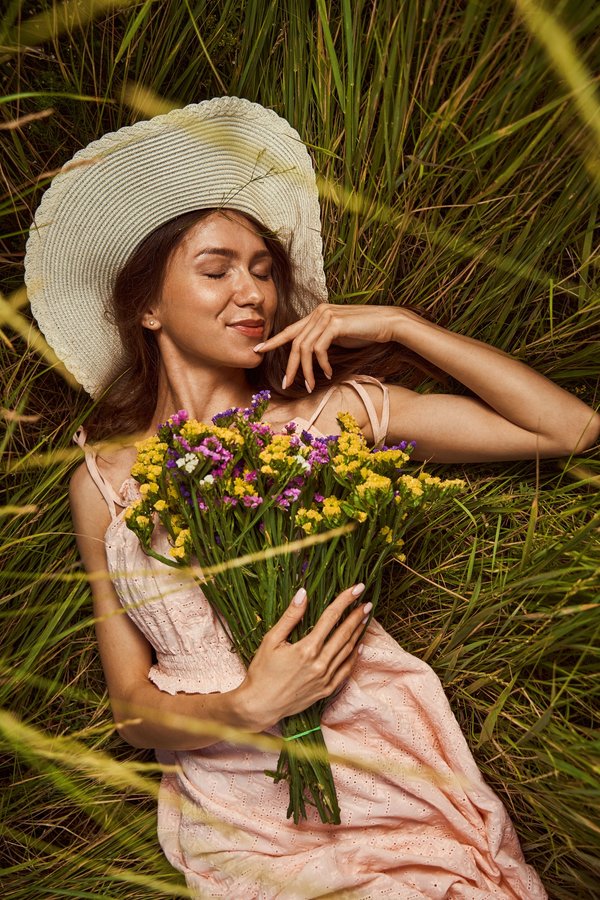 Y a-t-il des restrictions de bruit ou un couvre-feu au camping Les Champs Blancs ?