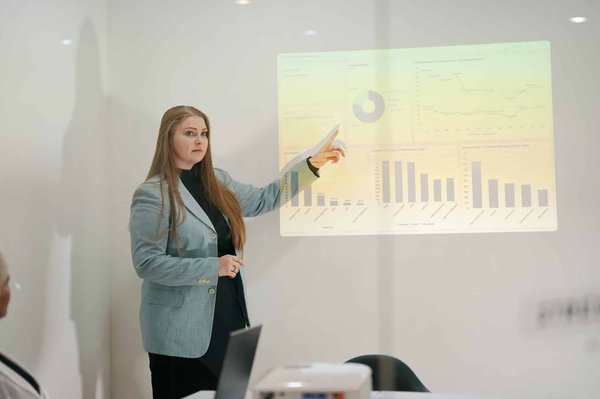 Comment s'imposer comme un leader en tant que chef de projet en énergie solaire pour les marchés émergents?